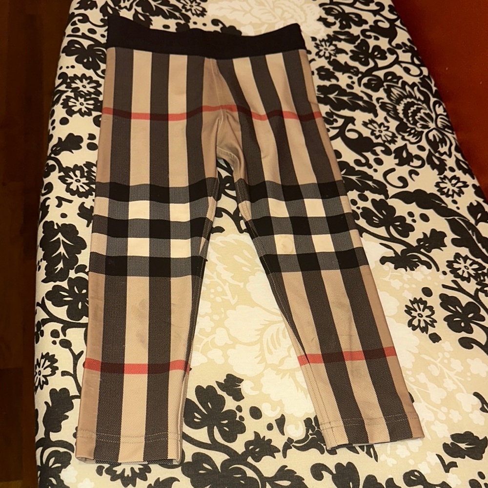 Burberry Tan and Black Leggings with Classic Style
